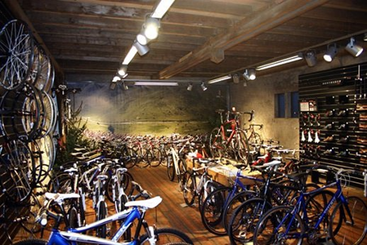 fietsen in de oude 12go schuur