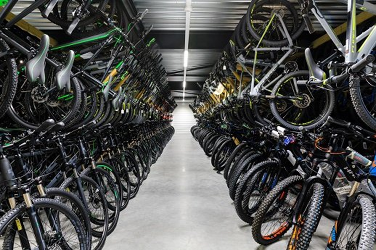 12go voorraad fietsen in het magazijn