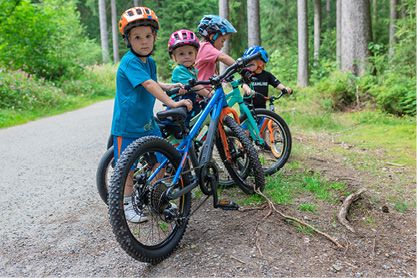 TEGEL-PAGINA-KINDERFIETSEN-JONGENS