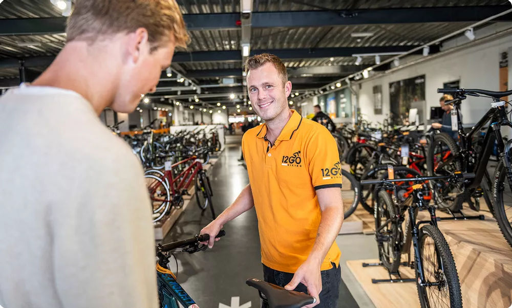 collega-met-lector-mountainbike