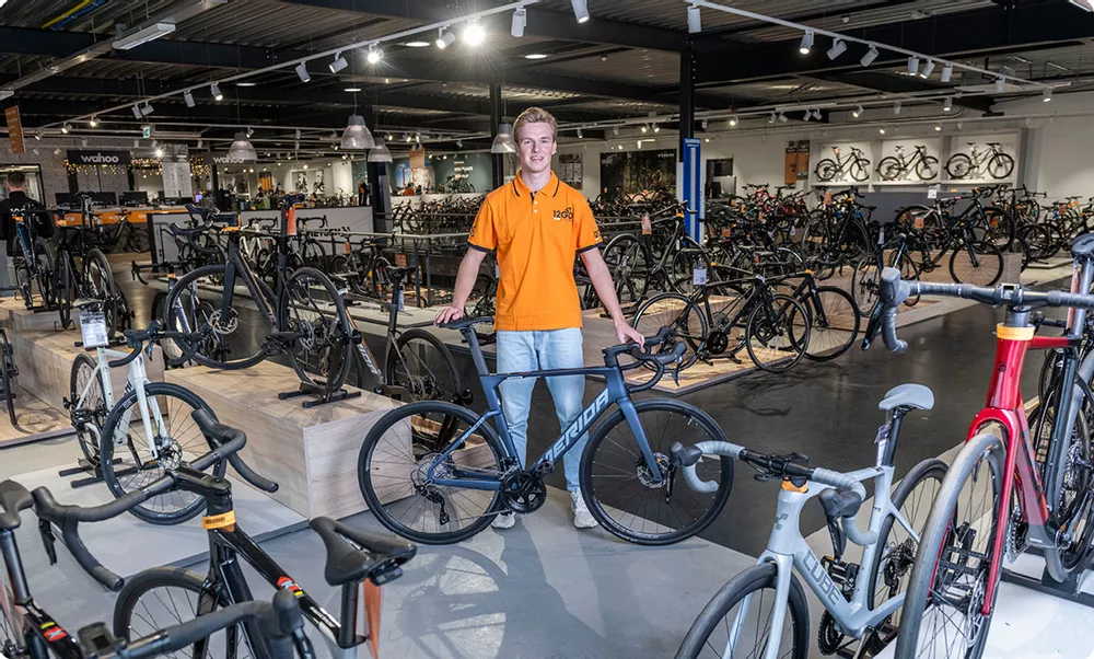 collega-william-met-merida-racefiets