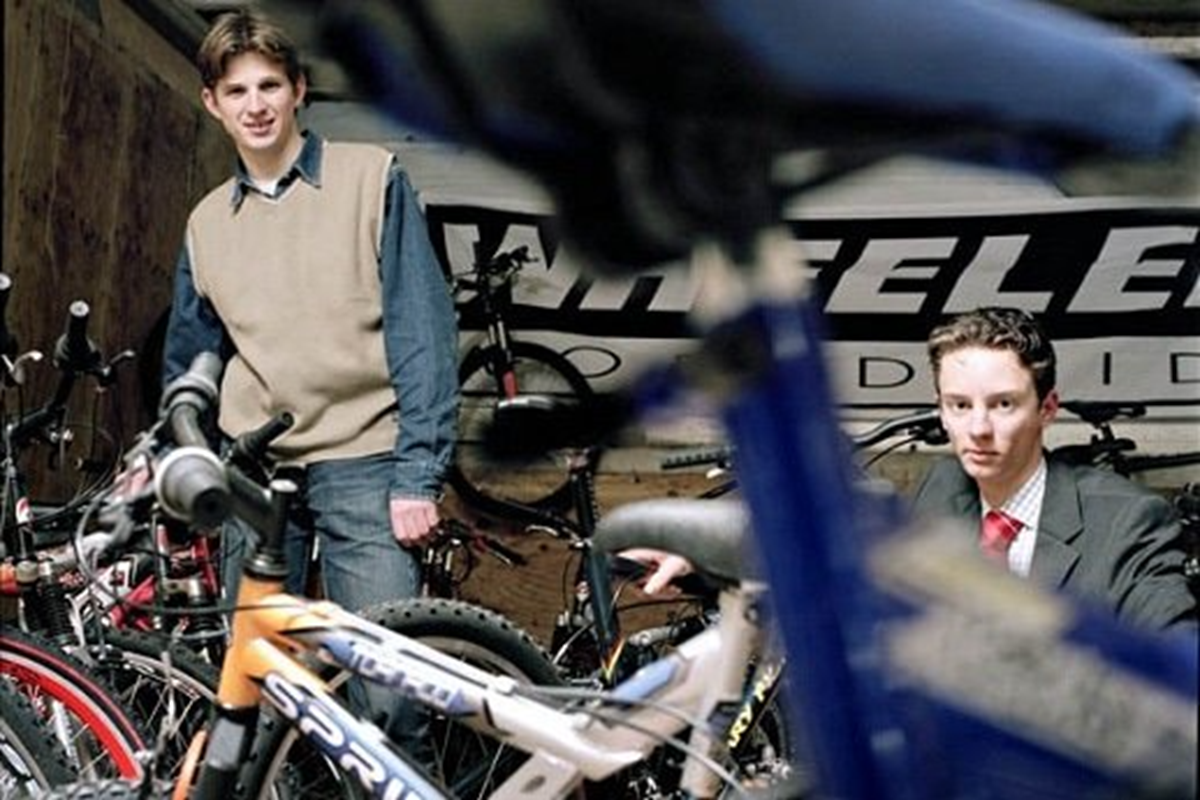 Matthijs en pieter als student voor de fietsen