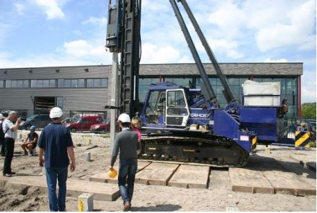 palen-slaan-voor-servicecenter