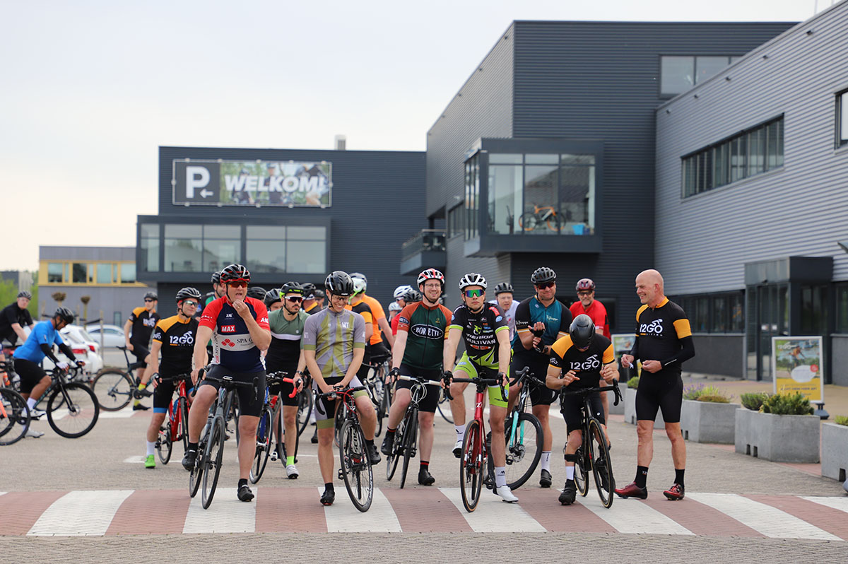 evenement-social-ride-groep-klaar-voor-vertrek