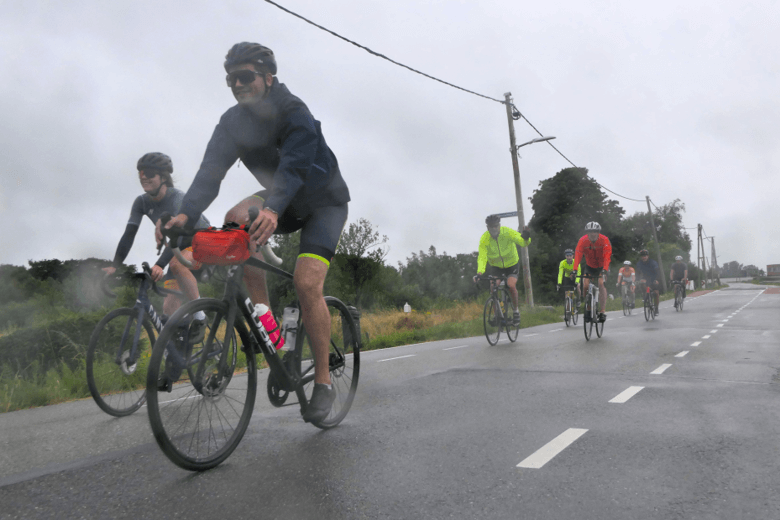 evenement-social-ride-onderweg-regen