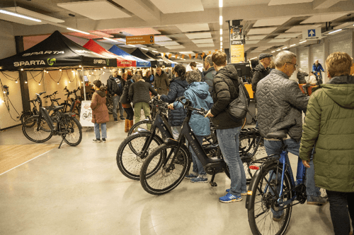 evenement-testdag-binnen-met-wachtrij-tenten