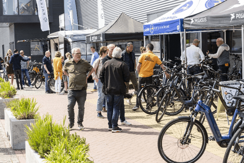 evenement-testdag-mensen-kijken-bij-pegasus