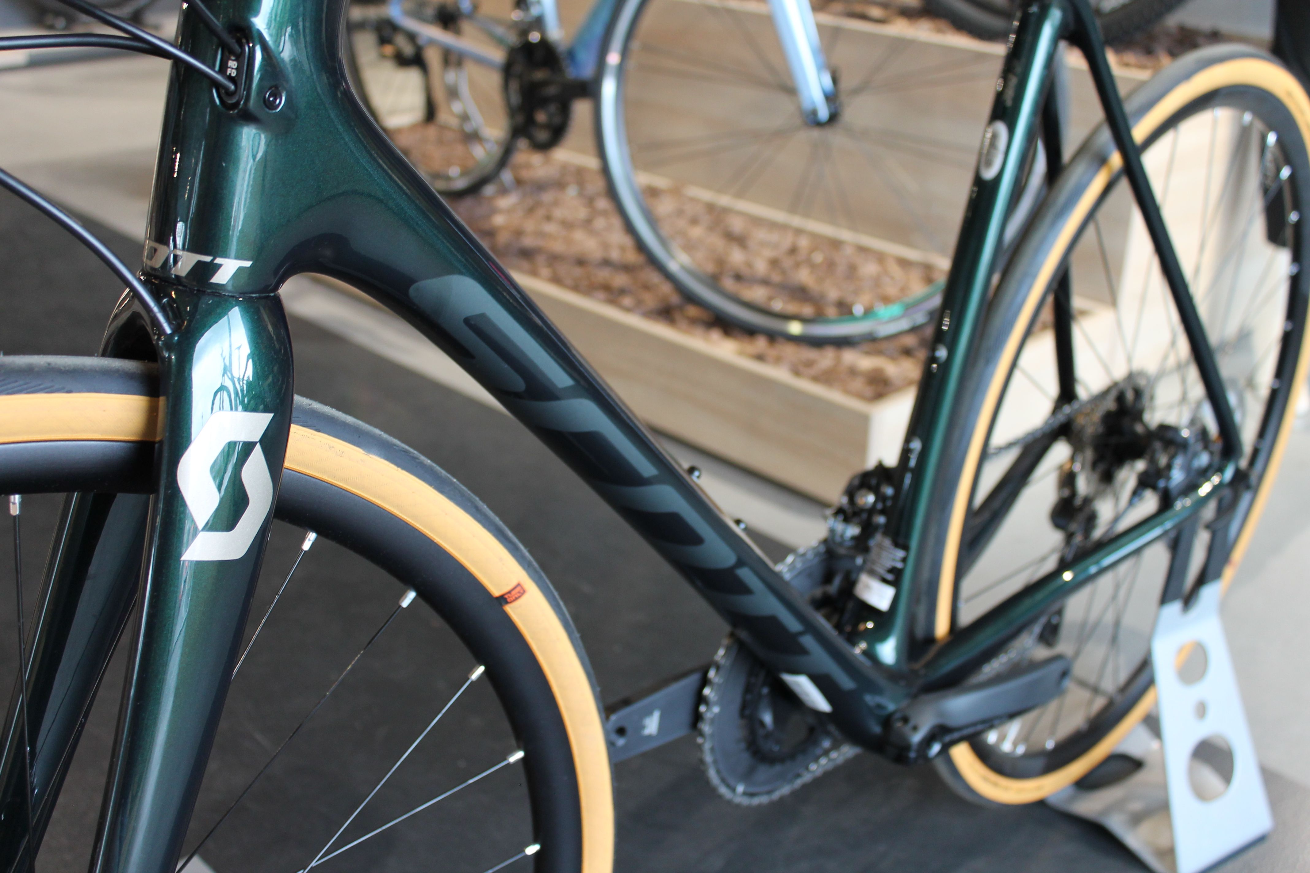 SCOTT Addict 10 Disc 2020 | 12GO Biking