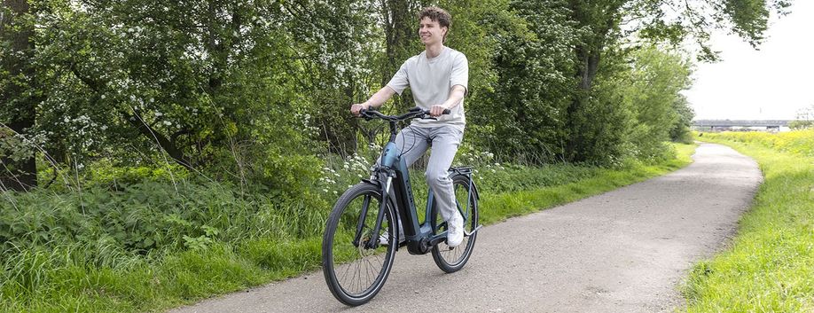 Cube Kathmandu fietsend 