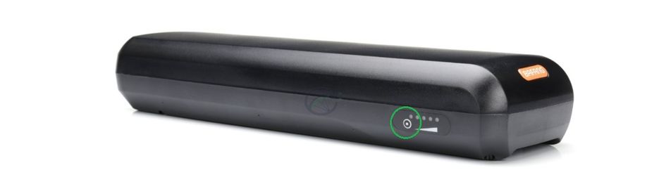 Uitgelicht knopje om de Bafang accu uit de slaapstand te halen