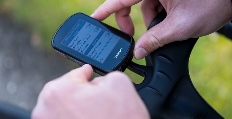 Zwarte Lezyne Mega XL kilometerteller met enhanced gps en alle gegevens op 0