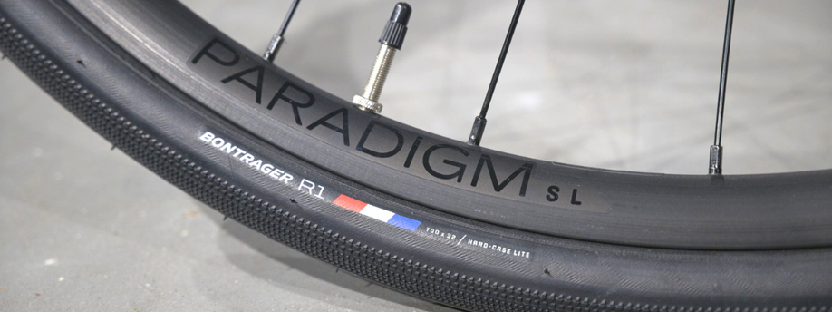 Paradigm SL velgen met Bontrager R1 Hard-Case Lite banden op de Trek Domane AL 5 Gen 4