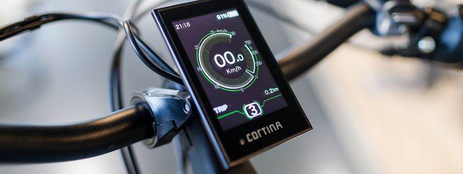 Fiets met Cortina display met een snelheid van 00.0 km/h