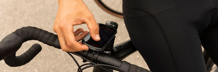 Garmin Edge 1040 Solar getest door 12GO Biking fietser op racefiets
