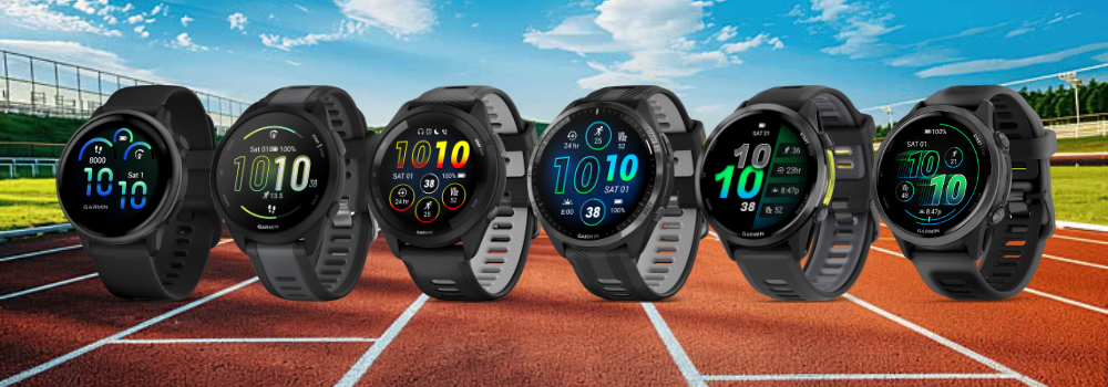 Zwarte Garmin sporthorloges line-up voor atletiekbaan met groen gras en blauwe lucht