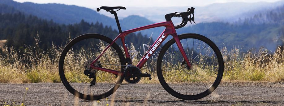 De vierde generatie Trek Domane 2023 is een echte alleskunner