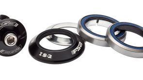 Verschillende maten balhoofdlagers half op elkaar