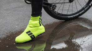 Koopgids: Waar let je op bij het kopen van overschoenen?