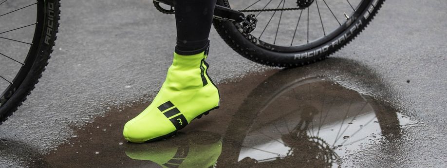 Koopgids: Waar let je op bij het kopen van overschoenen?