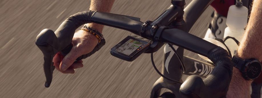 Wahoo Elemnt Roam op s-works gravelbike op gravelpad