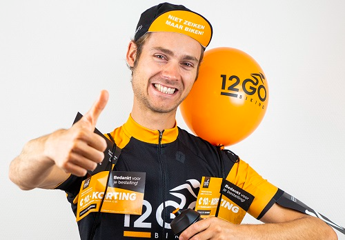 collega-luuk-met-12go-attributen