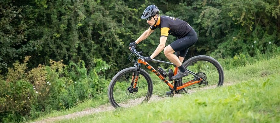 Trek Procaliber 9.8 2021 in een afdaling