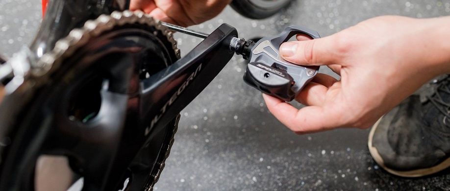 Vastzetten van een Shimano SPD SL pedaal op een Ultegra crank door middel van een inbus