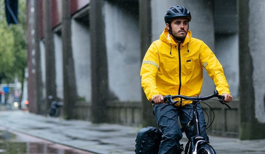Fietsen door de regen