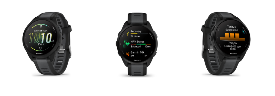 3x Garmin Forerunner 165 met verschillende aanzichten van tijd, hrv status en aanbevolen training