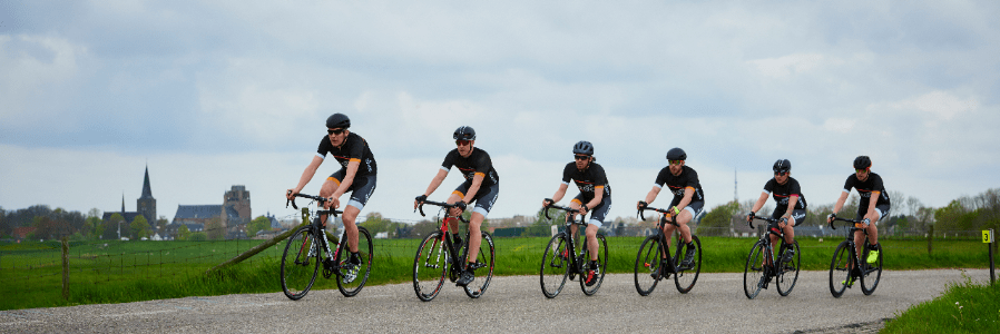 Waaier met beginnende fietsers