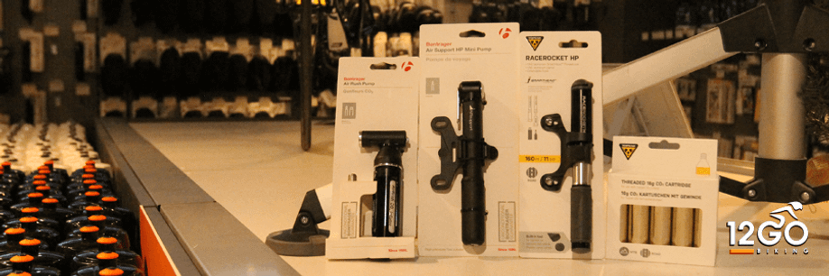 CO2-pomp, 2 minipompen en 16 grams CO2-patronen in de winkel van 12GO Biking
