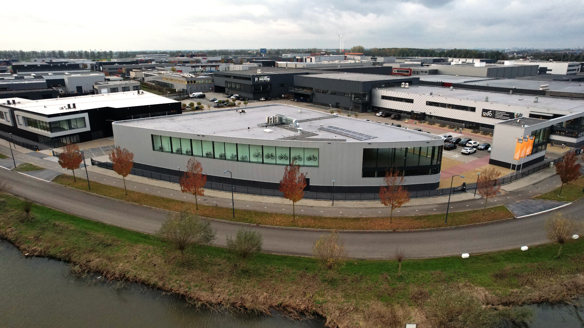 Foto nieuwe servicewerkplaats