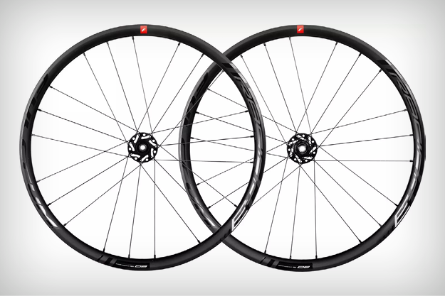 Racefietswielen met centerlock en schijfremmen